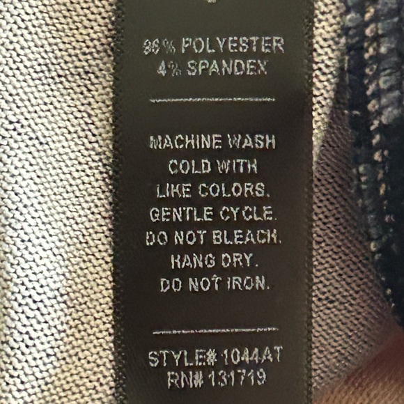 NWT Agnes & Dora Cross Over Floral Print Sweater in Navy & Blush - Picture 6 of 7